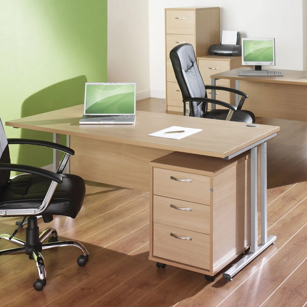 Maestro 25 left hand wave desk with 3 drawer pedestal